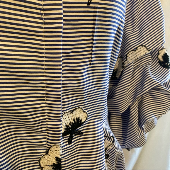 Gracia blue white embroidered ruffle asymmetric top size medium - Picture 6 of 11